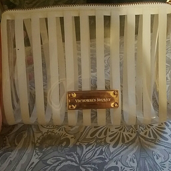 Victorias Secret Makeup Bag w/Lip Crayon&Eye Cream - Picture 2 of 7